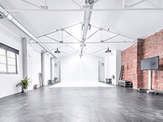 International Rental Studios cover by Espacio Harley - Madrid