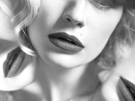 FASHION & BEAUTY PHOTOGRAPHY + MOTION