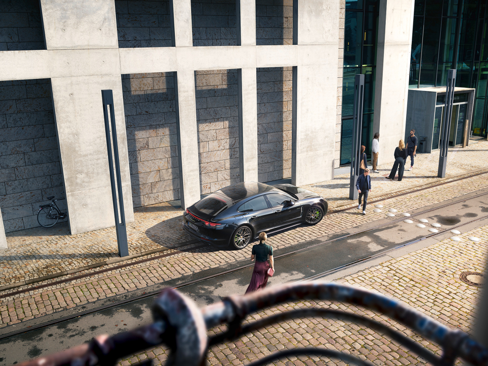 Production/Location/Casting: Claas Cropp Creative Productions - Anna Kürner - Stephanie Franzius - Tim Lehnebach - Grabarz&Partner - Jan Steinhilber - PORSCHE PANAMERA