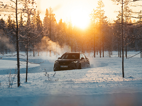CAR, TRANSPORTATION & LANDSCAPE PHOTOGRAPHY & MOTION