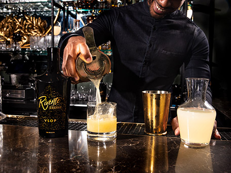 FOOD & DRINK PHOTOGRAPHY & MOTION