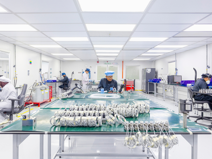 CORPORATE, INDUSTRIAL & HEALTHCARE PHOTOGRAPHY & MOTION