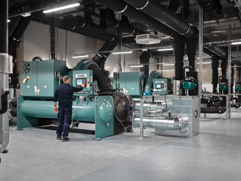 CORPORATE, INDUSTRIAL & HEALTHCARE PHOTOGRAPHY & MOTION