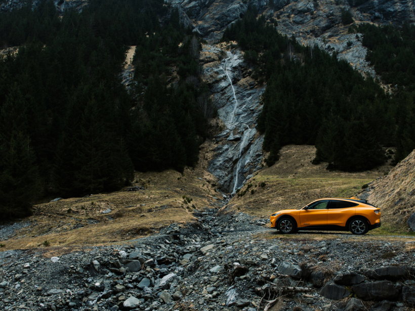 CAR & TRANSPORTATION PHOTOGRAPHY & MOTION