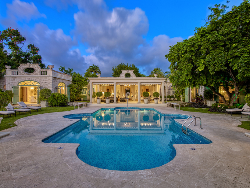 INTERIOR, ARCHITECTURE & AERIAL PHOTOGRAPHY & MOTION